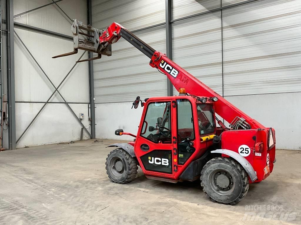 JCB 525-60 مناولات متداخلة