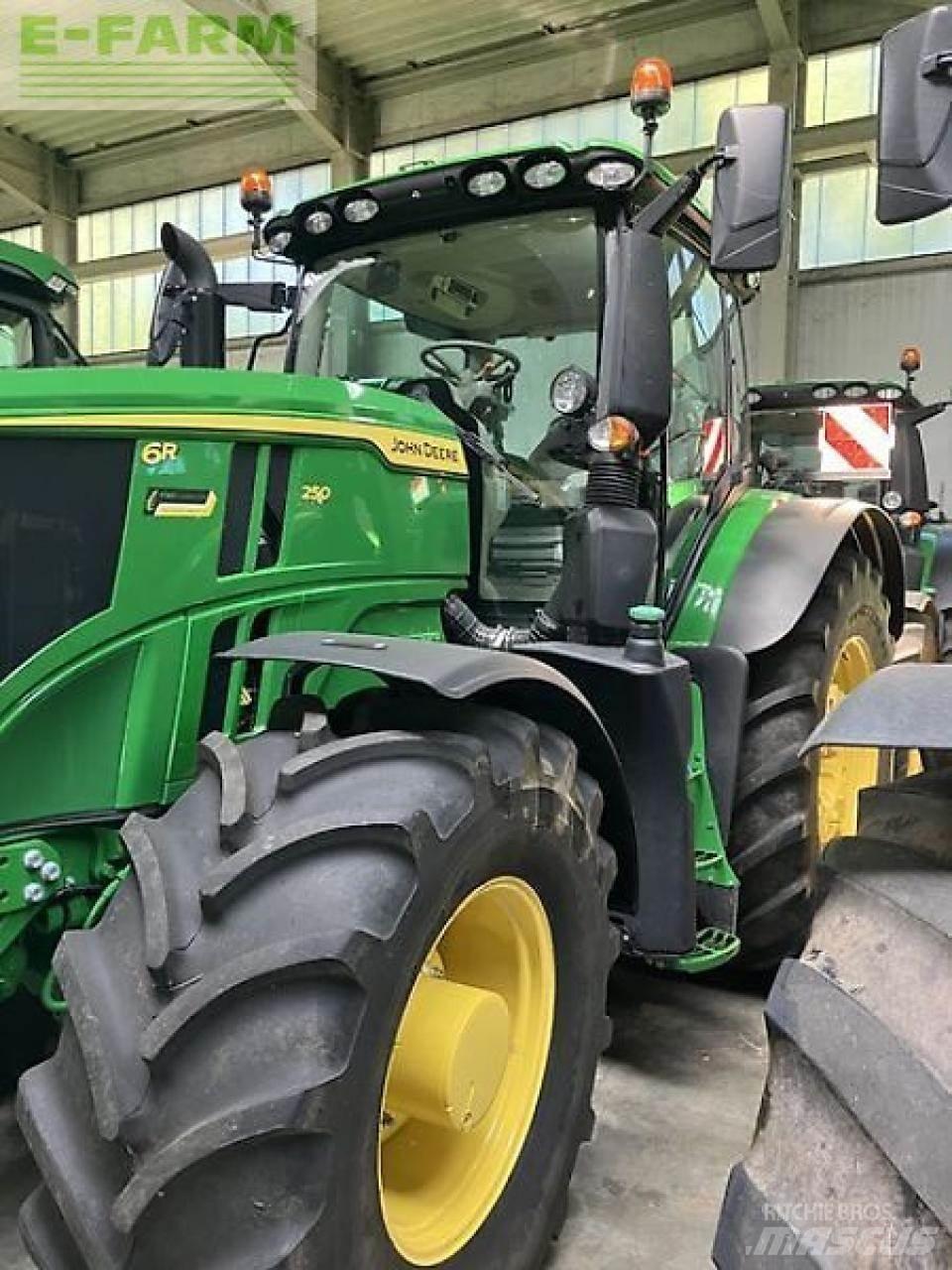John Deere 6r 250 الجرارات