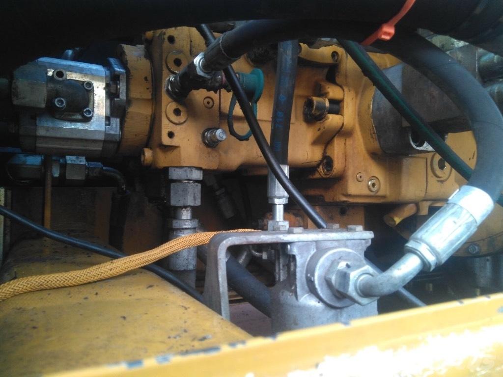 CAT M 322D MH مناولات المخلفات / مناولات صناعية
