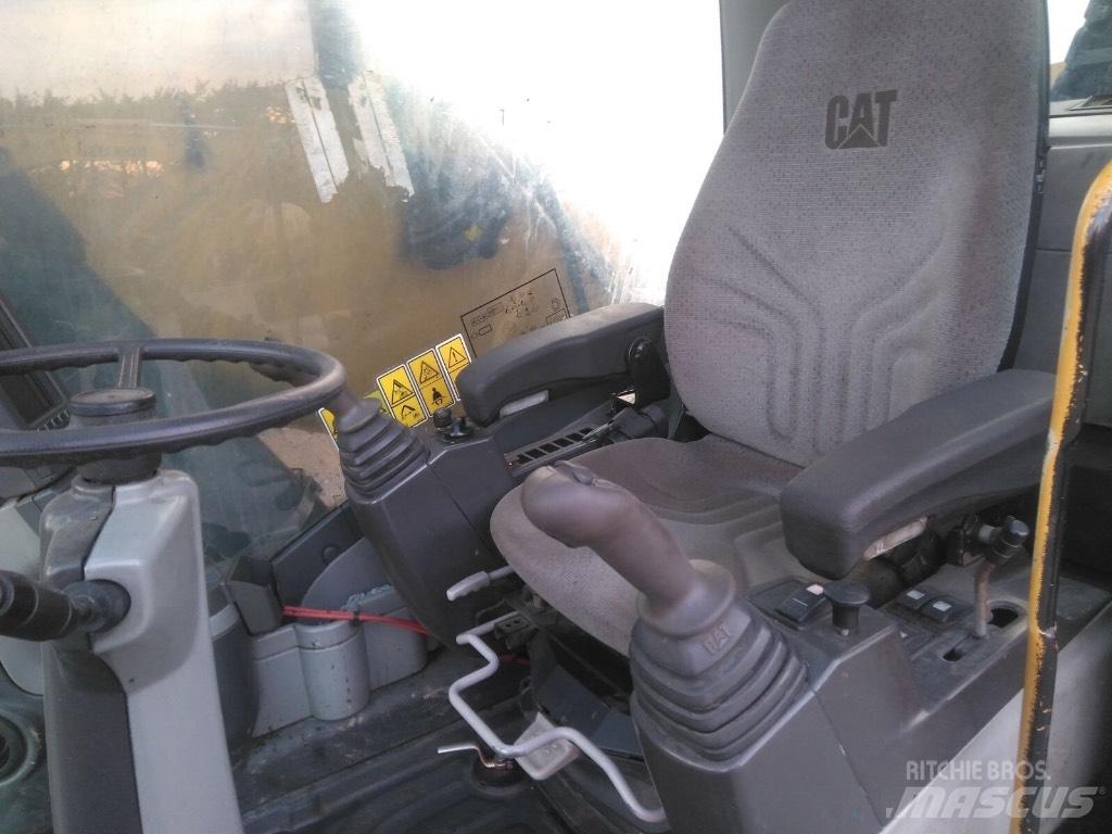 CAT M 322D MH مناولات المخلفات / مناولات صناعية