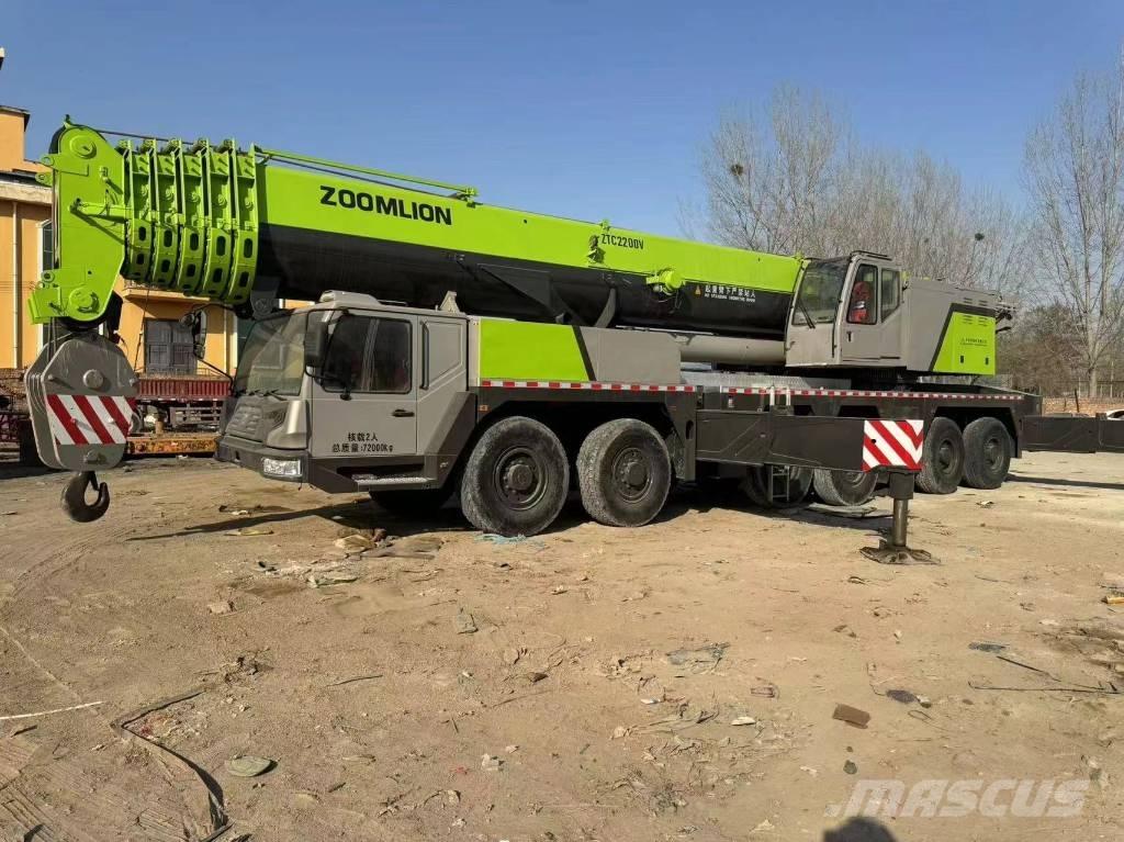 Zoomlion 220 Ton رافعات صالحة لكل أنواع الطرق