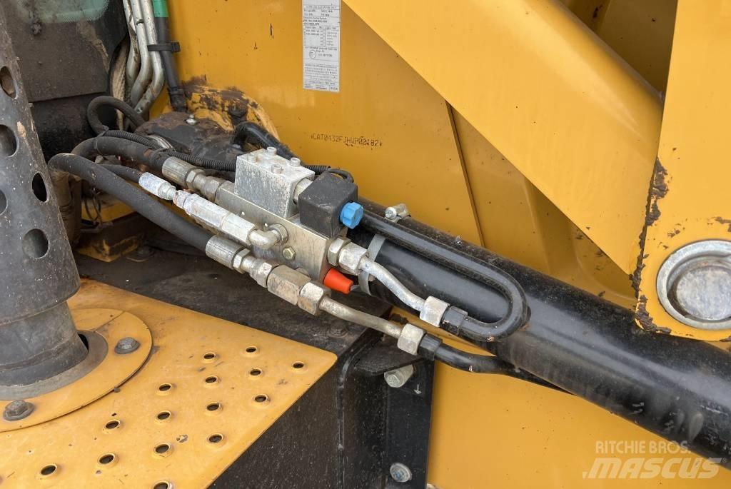 CAT 432 F2 لوادر ذات جرافات عكسية
