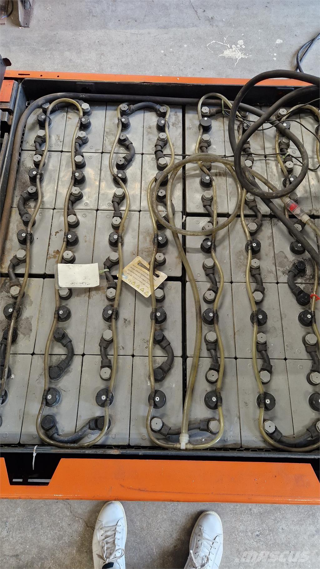 Toyota 7FBMF30 شاحنات ذات رافعات شوكية تعمل بالكهرباء