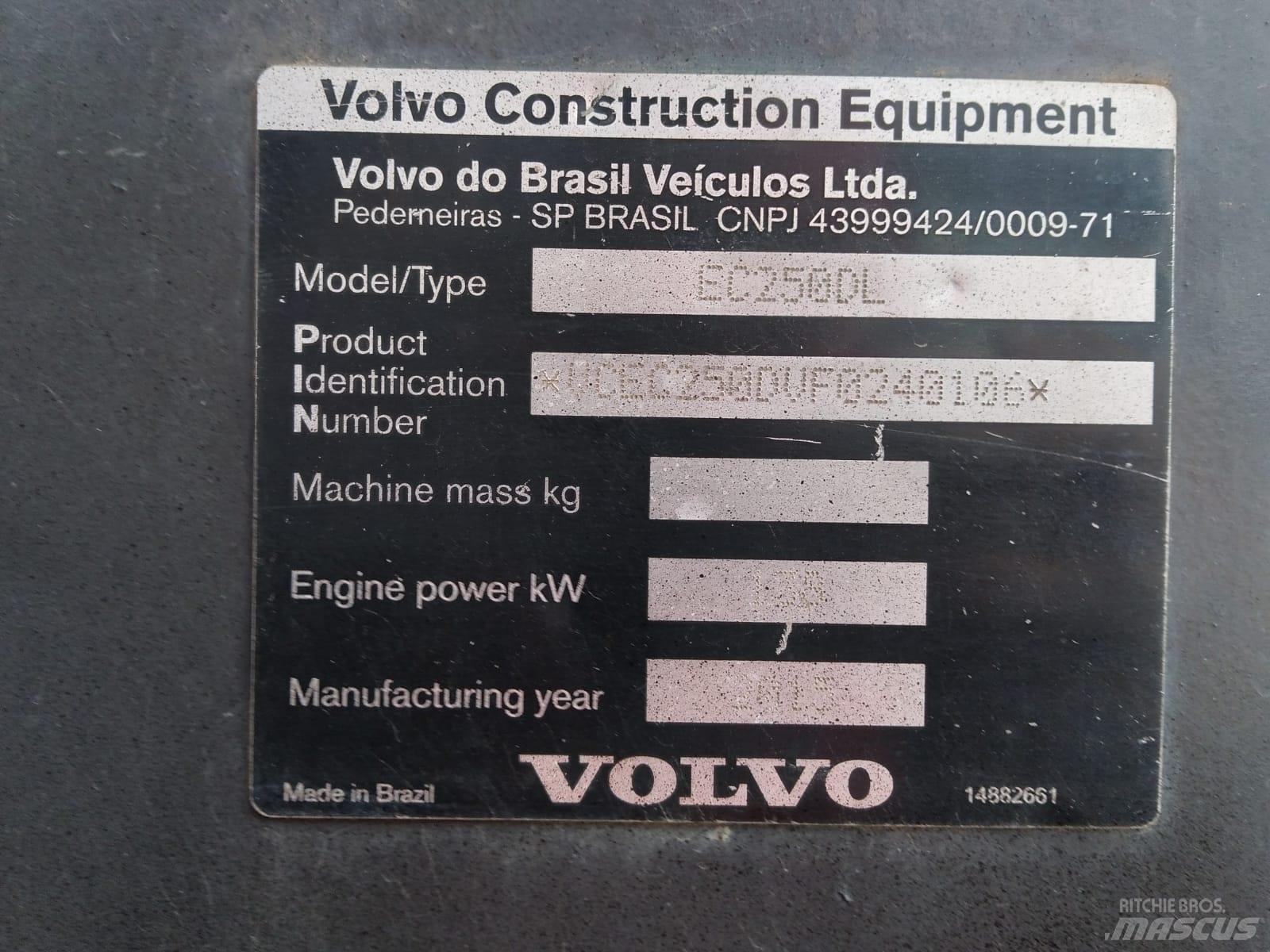 Volvo EC 250 D L حفارات زحافة