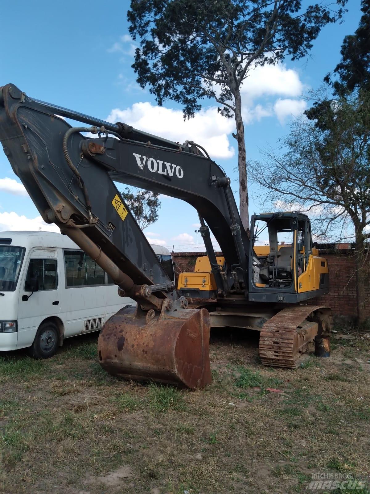 Volvo EC 250 D L حفارات زحافة