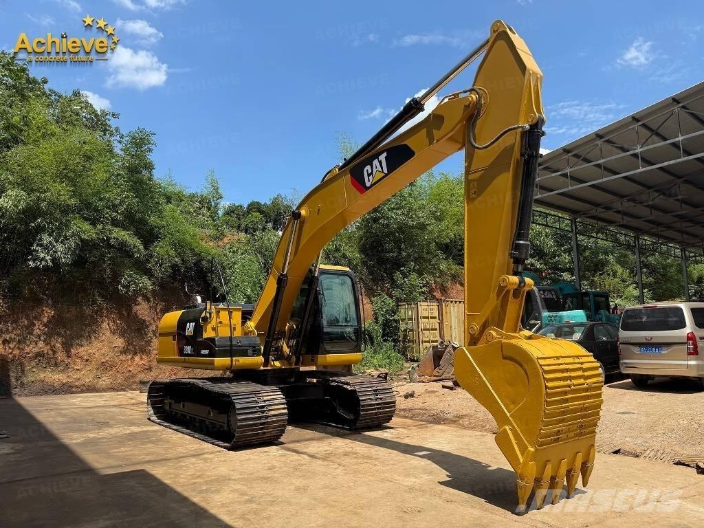CAT 320 D2L حفارات زحافة