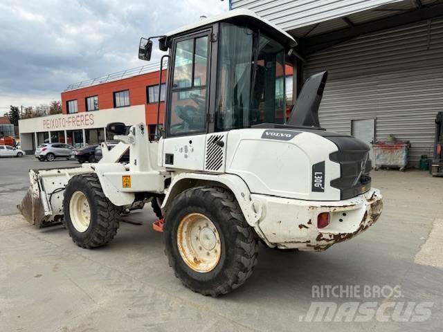Volvo L 30 G لوادر بعجل