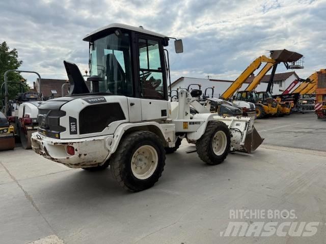 Volvo L 30 G لوادر بعجل