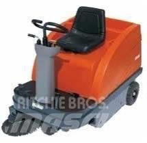 Hako Jonas P 900R مكنسة تنظيف كاسحة