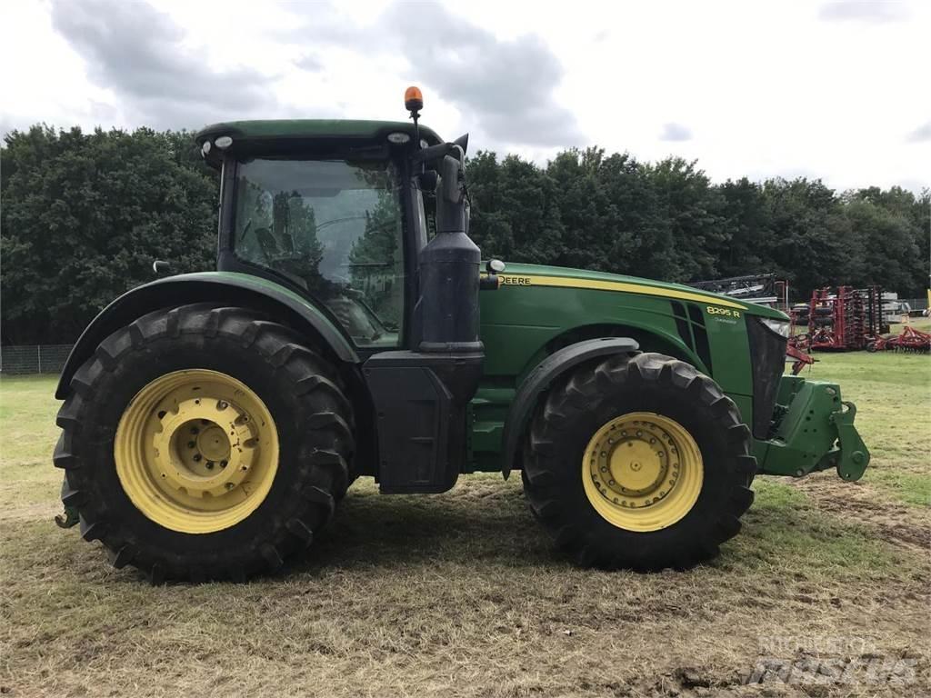 John Deere 8295R الجرارات