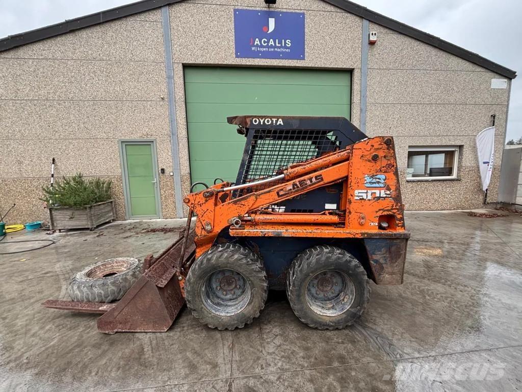 Toyota SDK8 لوادر انزلاقية التوجيه