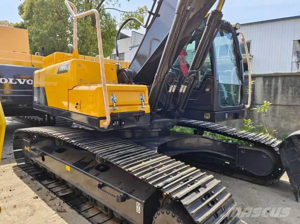 Volvo EC 250 D L حفارات زحافة