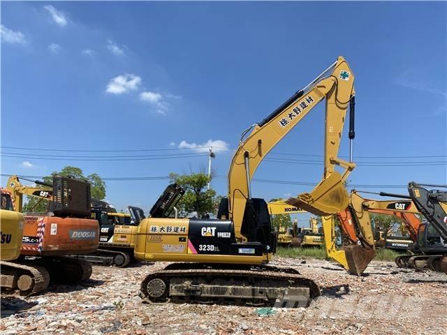 CAT 323D حفارات زحافة