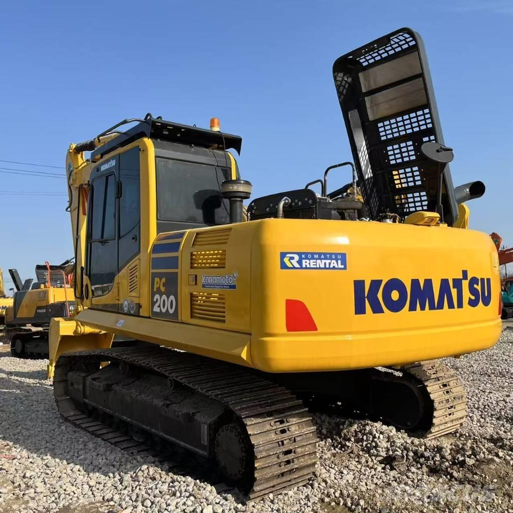Komatsu PC 200 حفارات زحافة