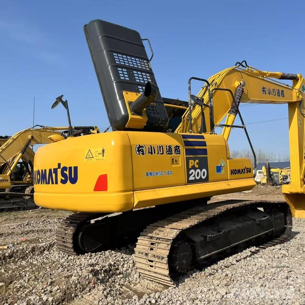 Komatsu PC 200 حفارات زحافة