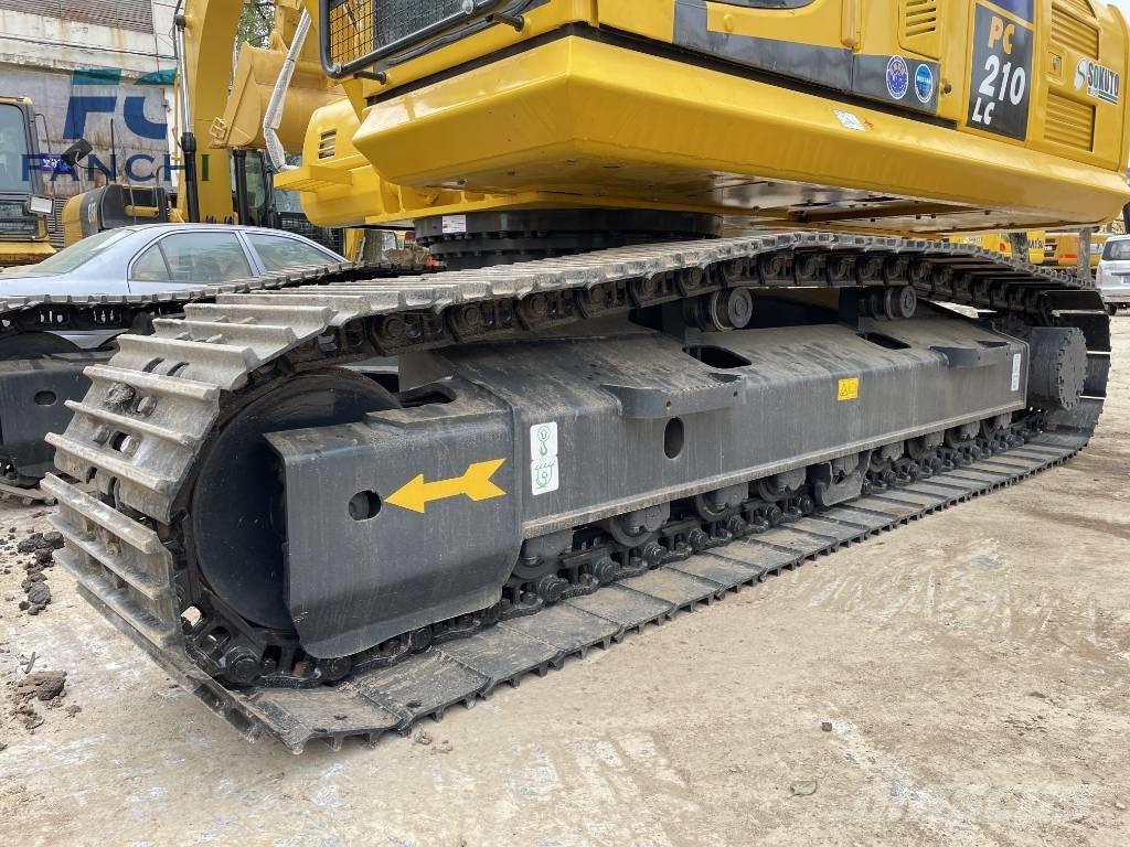Komatsu PC 210 LC حفارات زحافة