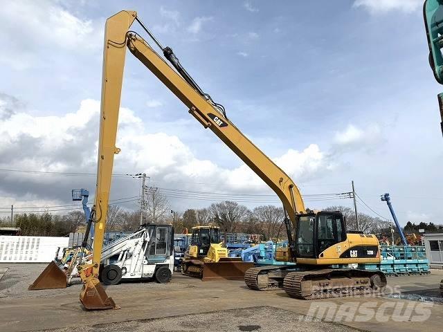 CAT 320 D L حفارات زحافة