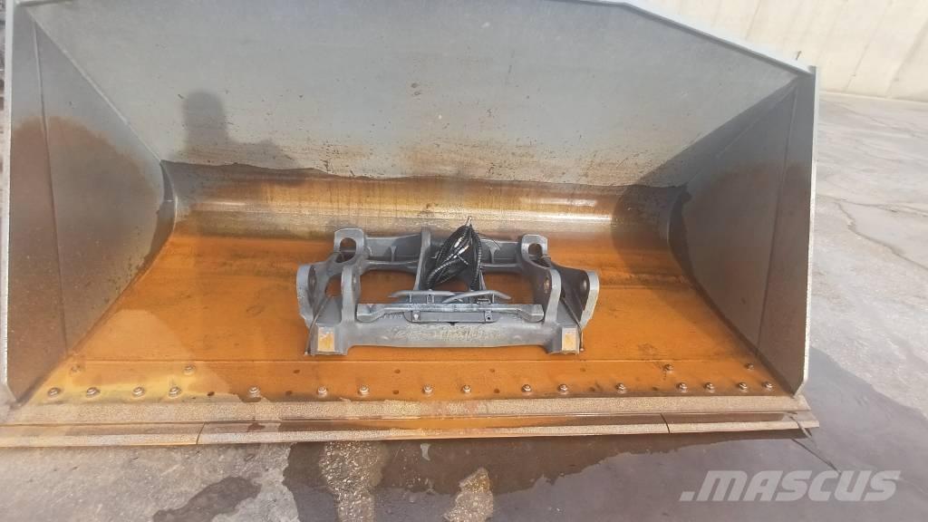 Volvo L 110 H لوادر بعجل