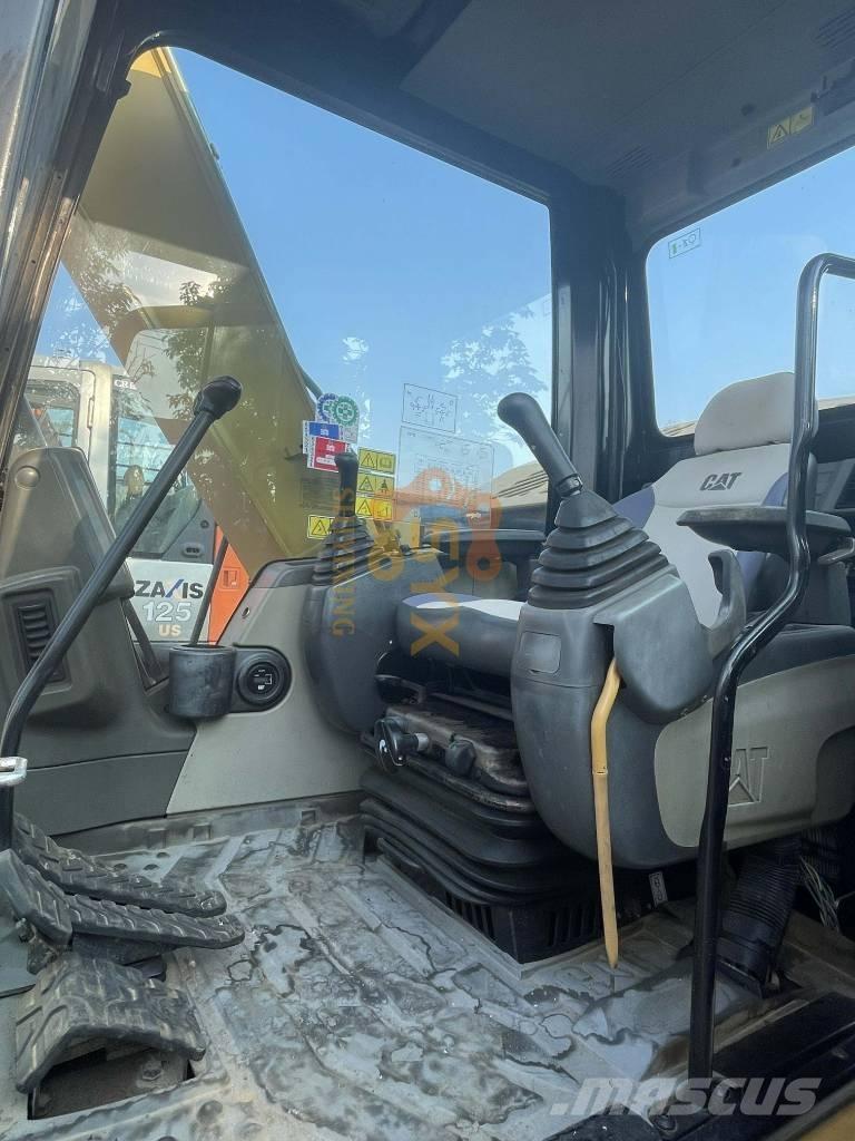 Komatsu PC 200-8 حفارات زحافة