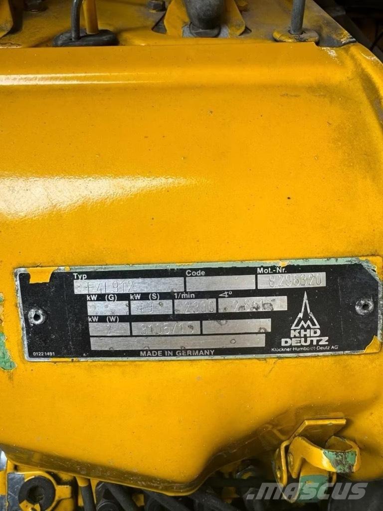 Atlas AR 72 لوادر بعجل