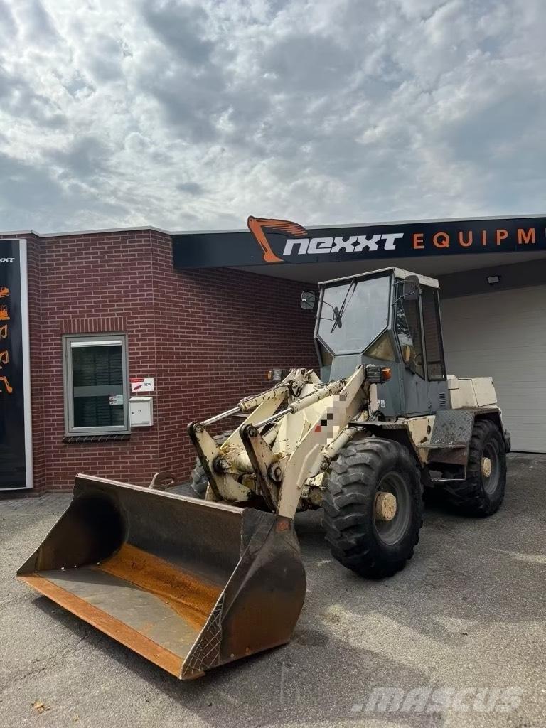 Atlas AR 72 لوادر بعجل