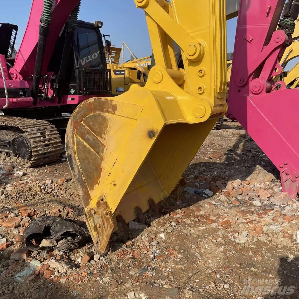 Komatsu PC 240 حفارات زحافة