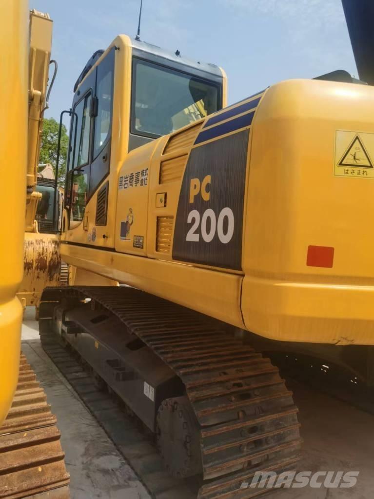 Komatsu PC 200-8 حفارات زحافة