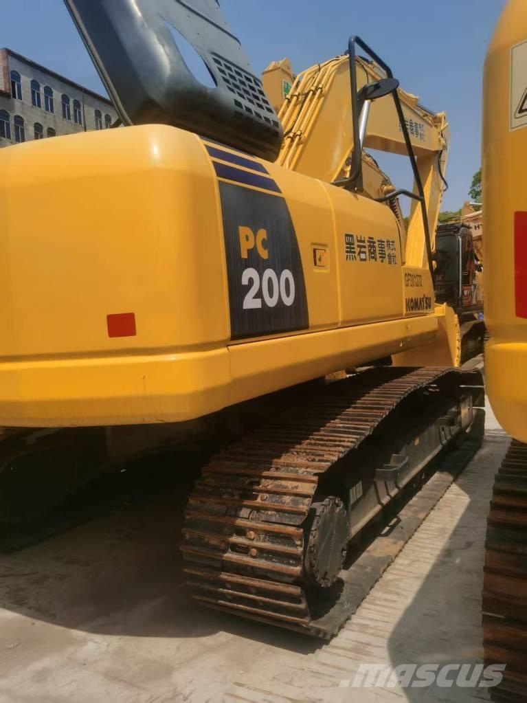 Komatsu PC 200-8 حفارات زحافة