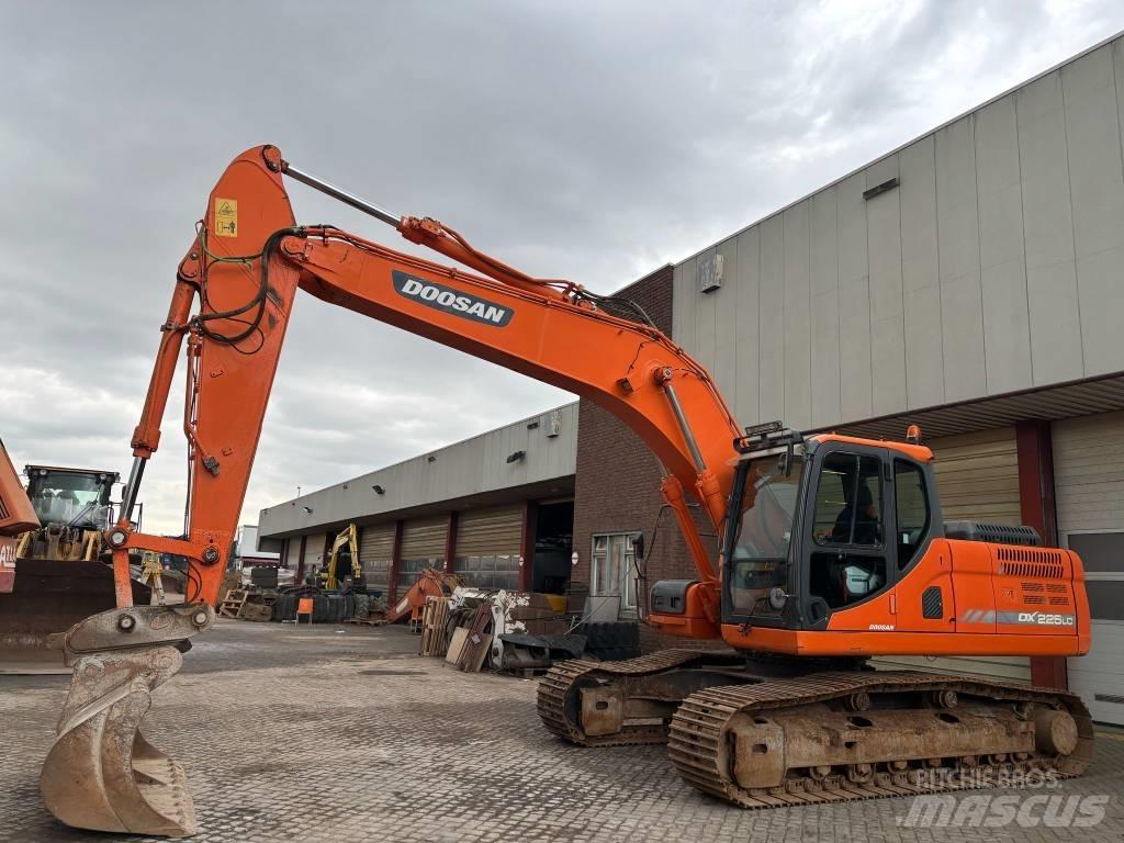 Doosan DX 225 LC-3 حفارات زحافة