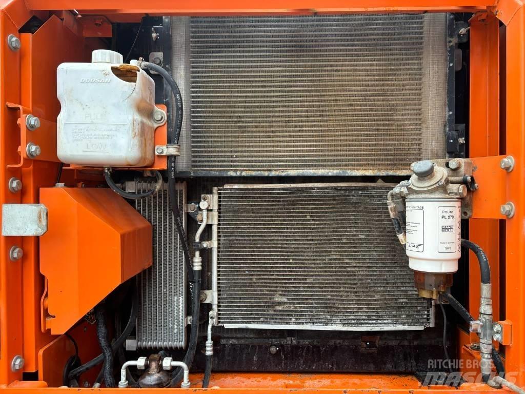 Doosan DX 225 LC-3 حفارات زحافة