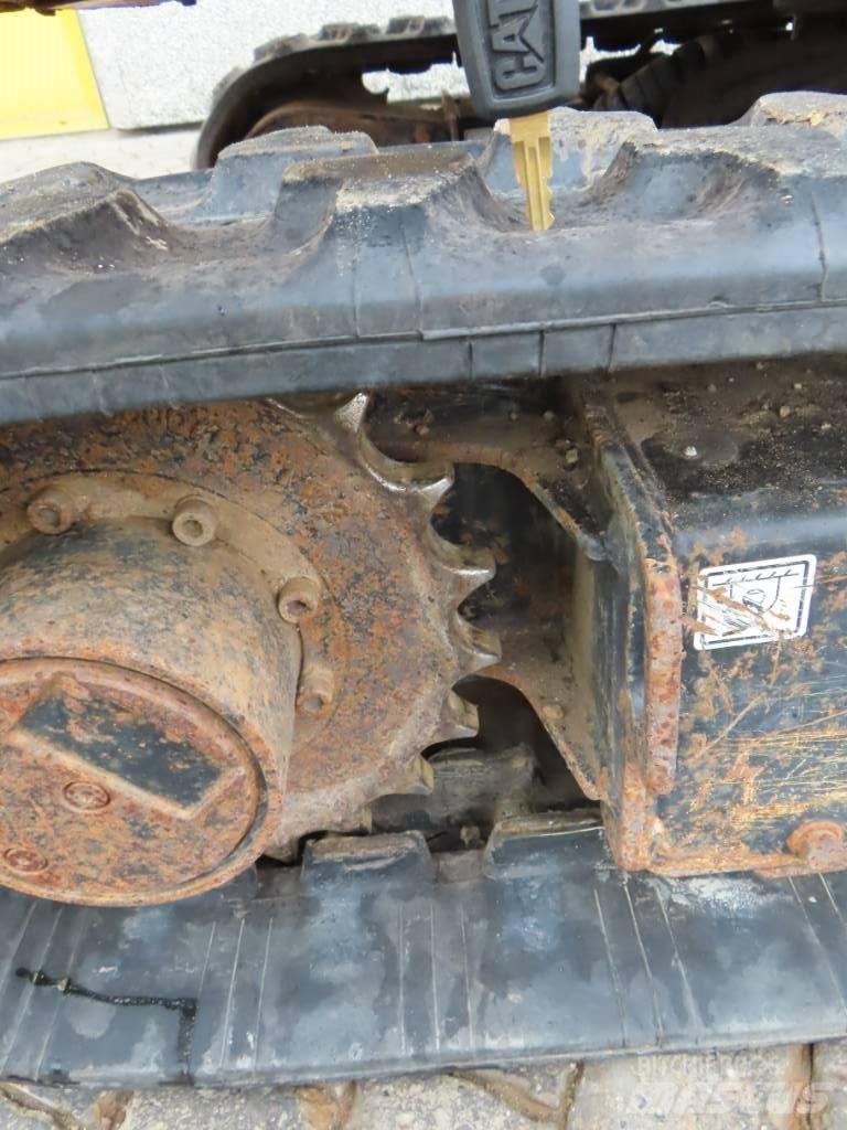 CAT 301.7 D حفارات صغيرة أقل من 7 طن (حفارات صغيرة)