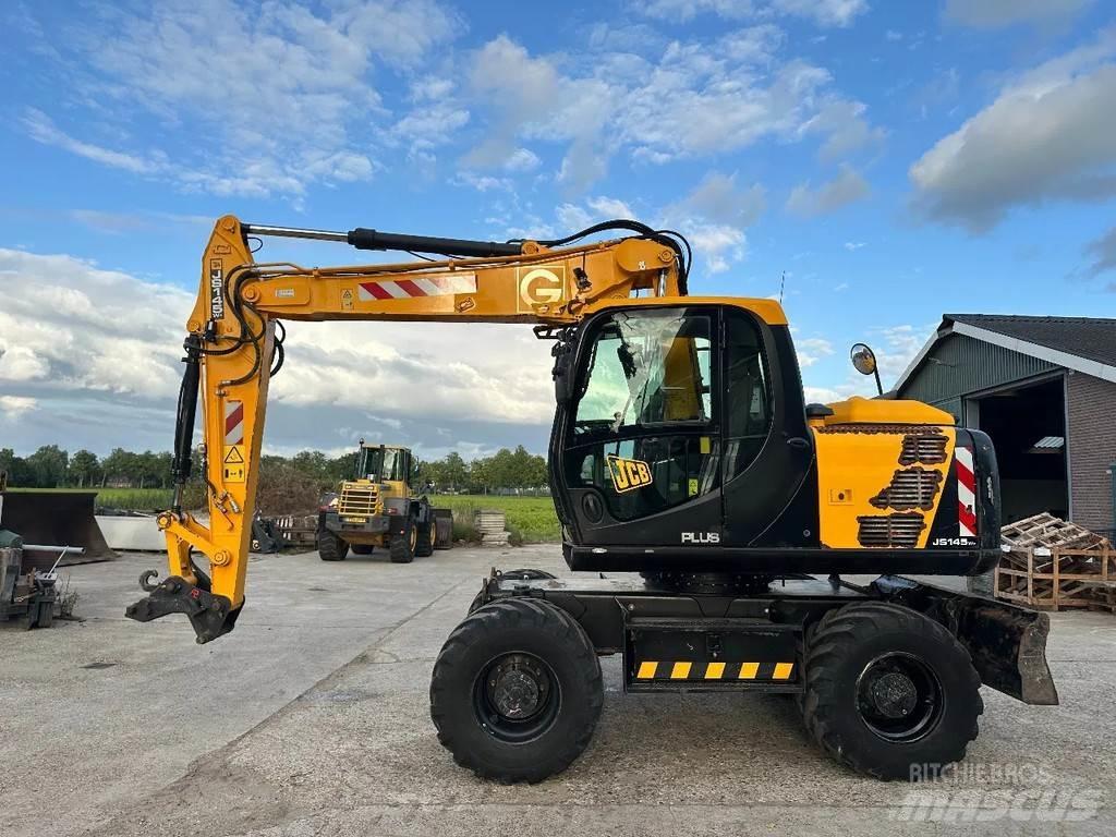 JCB JS145W حفارات بعجل