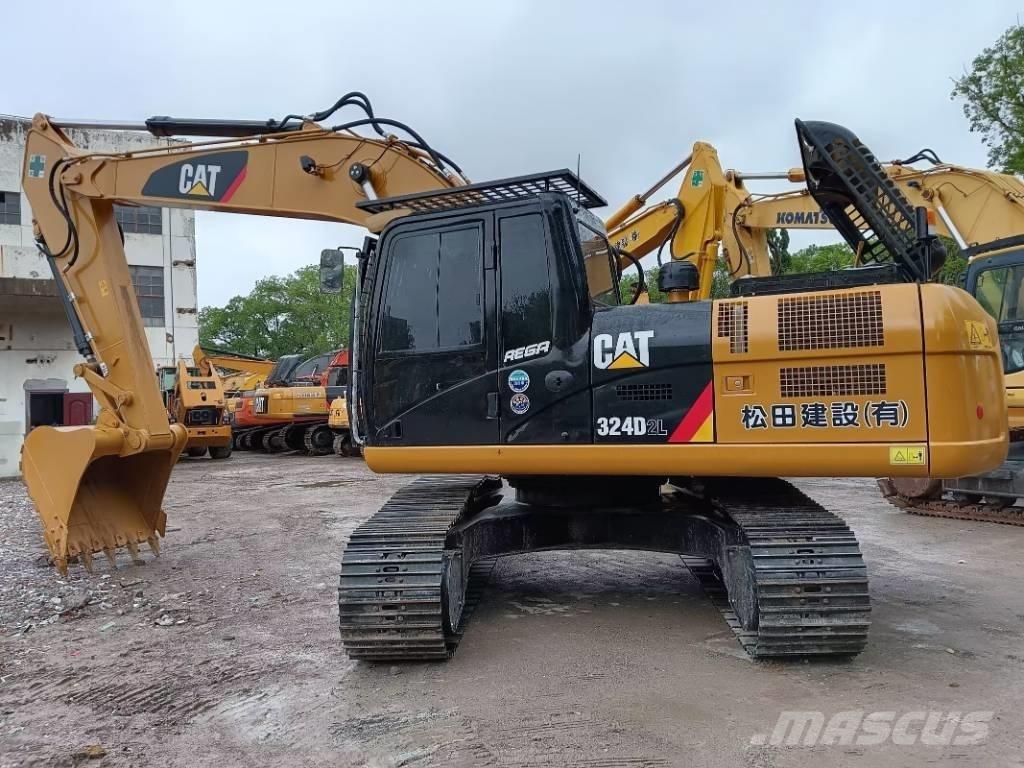 CAT 324 D L حفارات زحافة