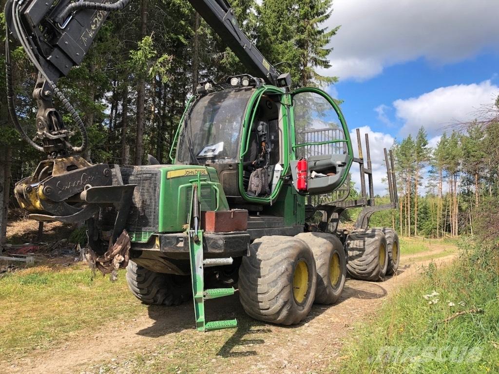 John Deere 810 E شاحنات