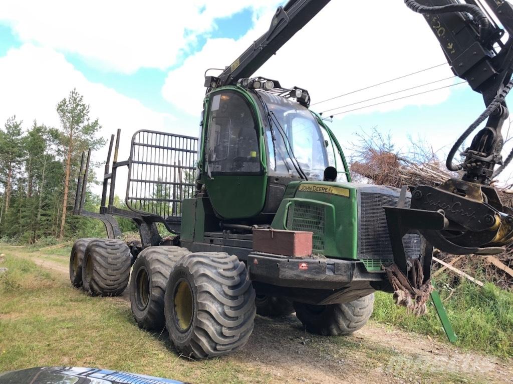 John Deere 810 E شاحنات