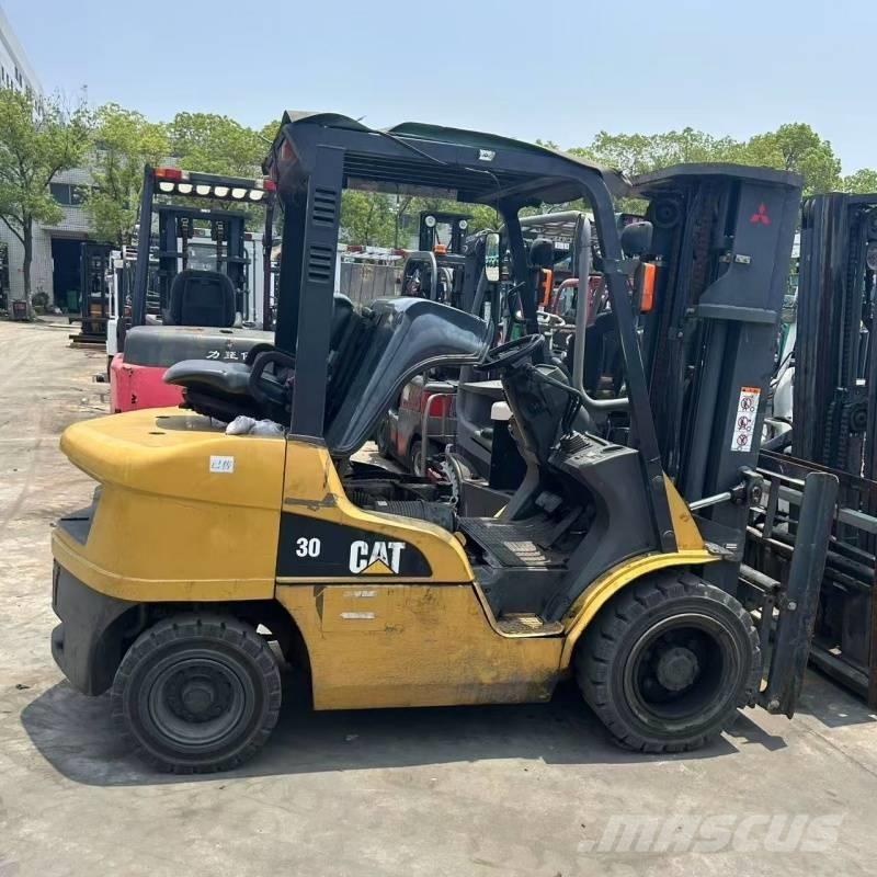 CAT 30 شاحنات الديزل