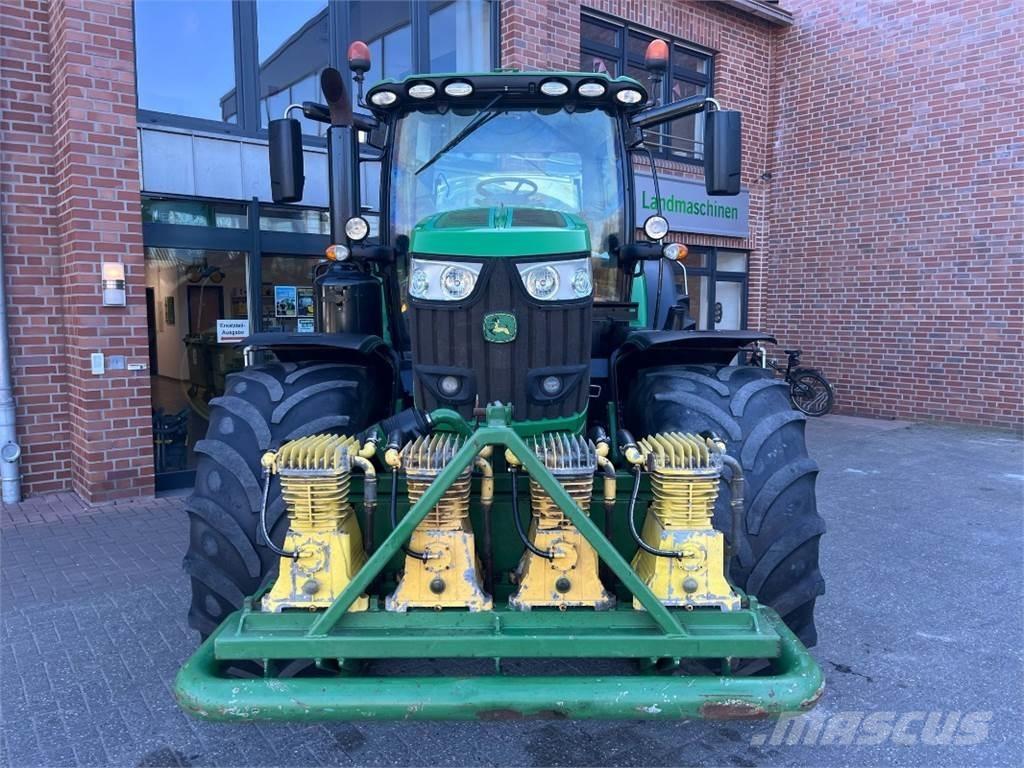 John Deere 6215R الجرارات