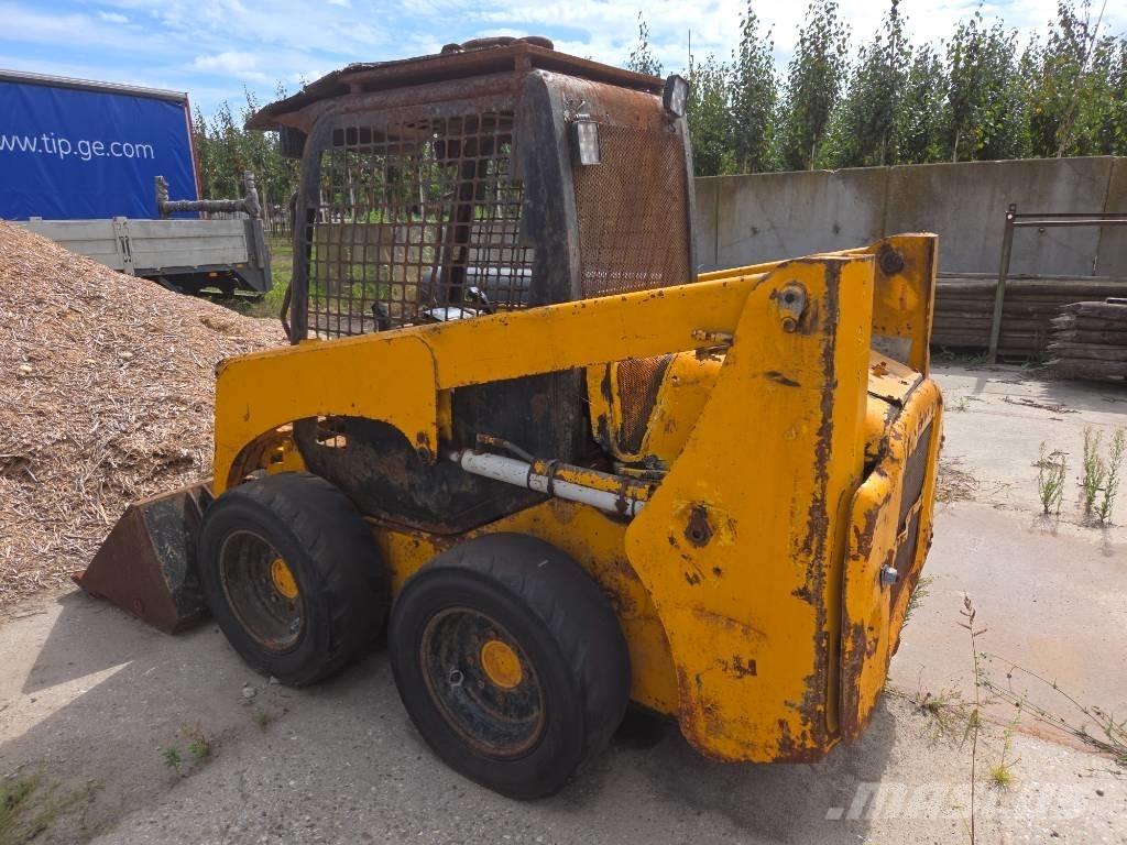 Komatsu SK 714 لوادر انزلاقية التوجيه