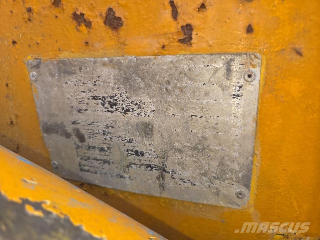 Komatsu SK 714 لوادر انزلاقية التوجيه