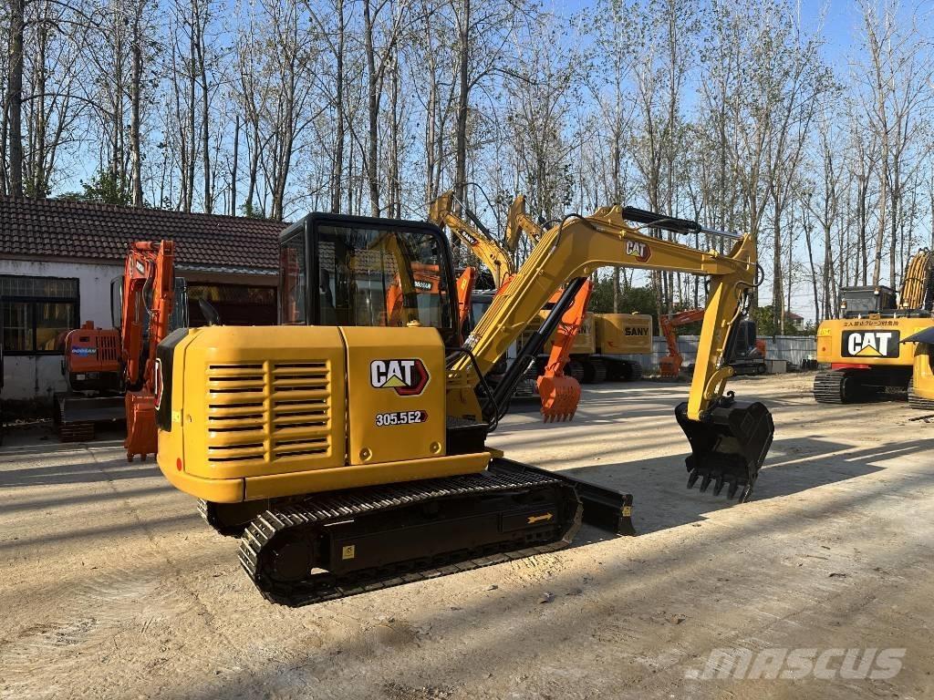 CAT 305.5E حفارات زحافة