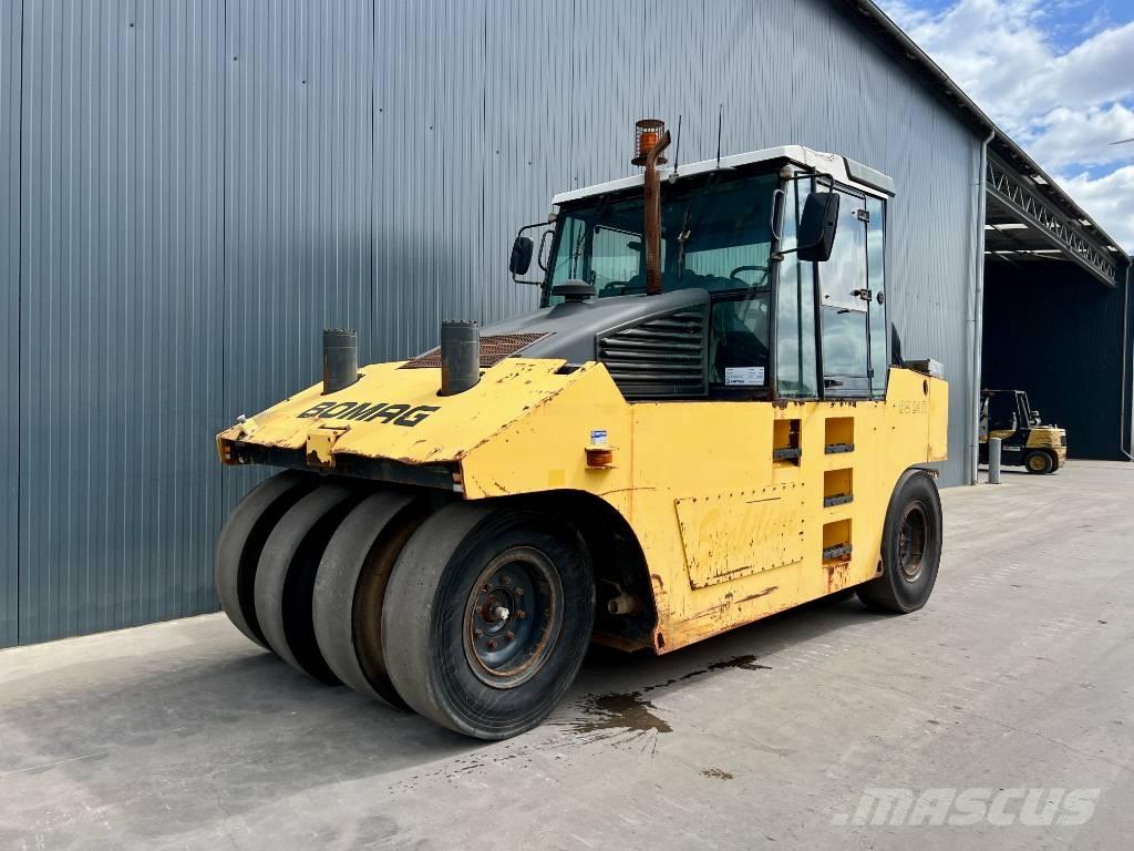 Bomag BW24R مداحل ذات إطارات هوائية