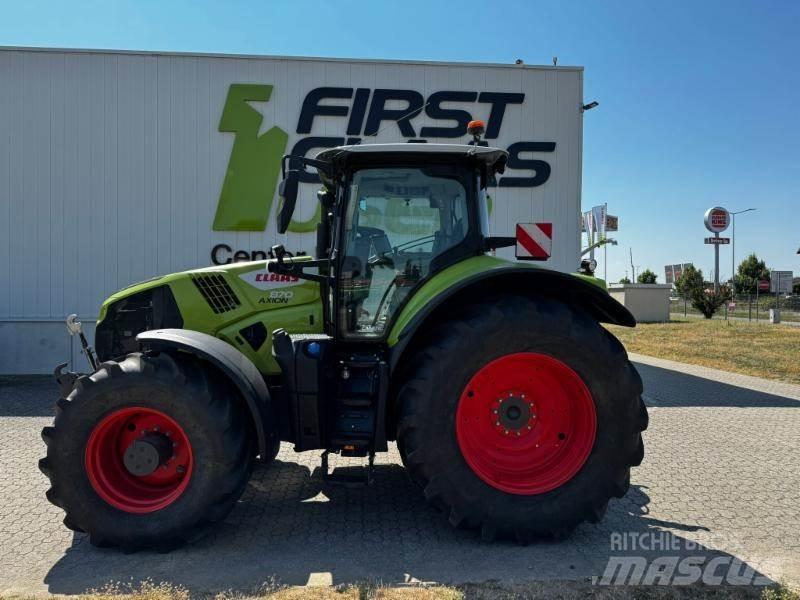 CLAAS AXION 870 الجرارات