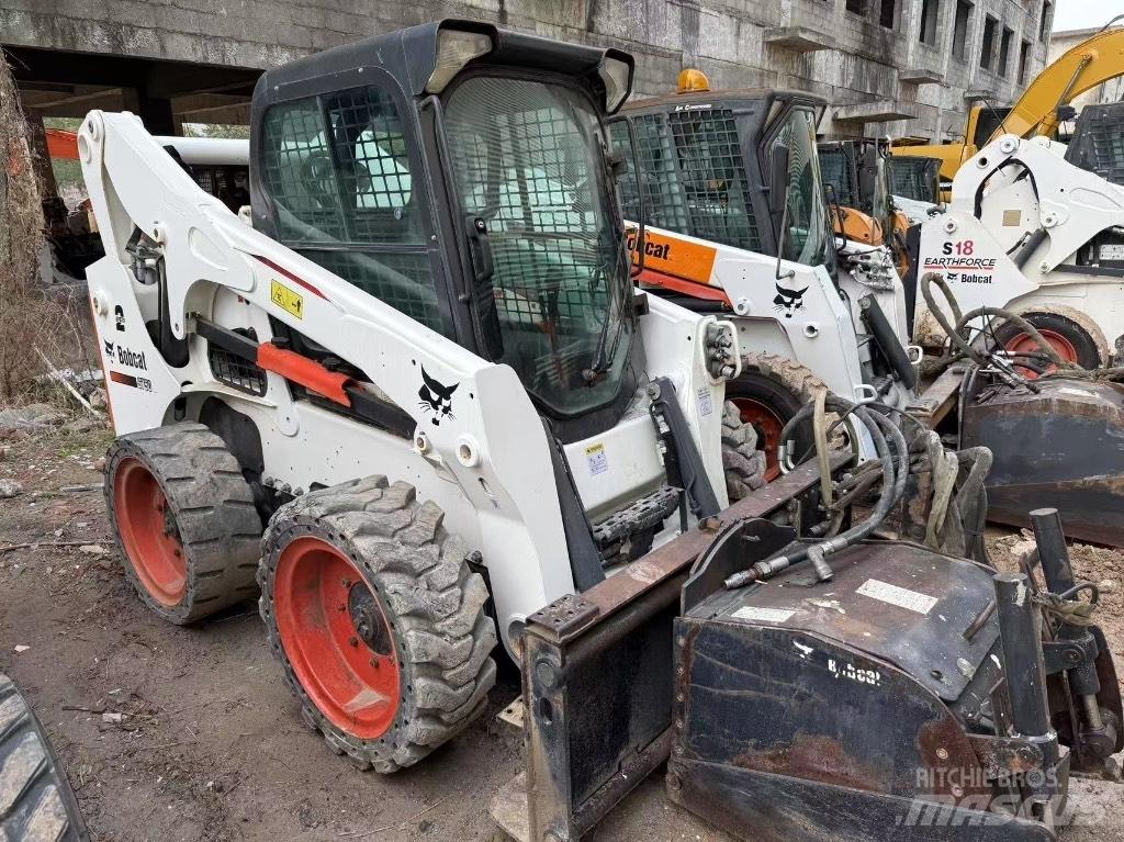 Bobcat S 220 S750 لوادر انزلاقية التوجيه