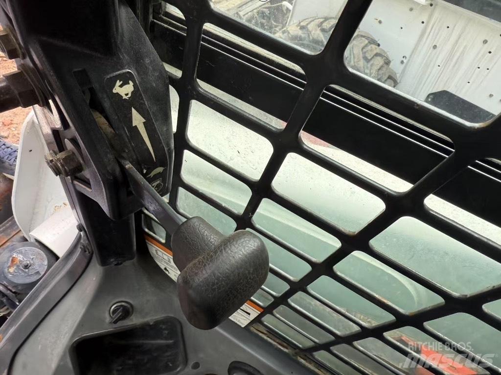 Bobcat S 220 S750 لوادر انزلاقية التوجيه