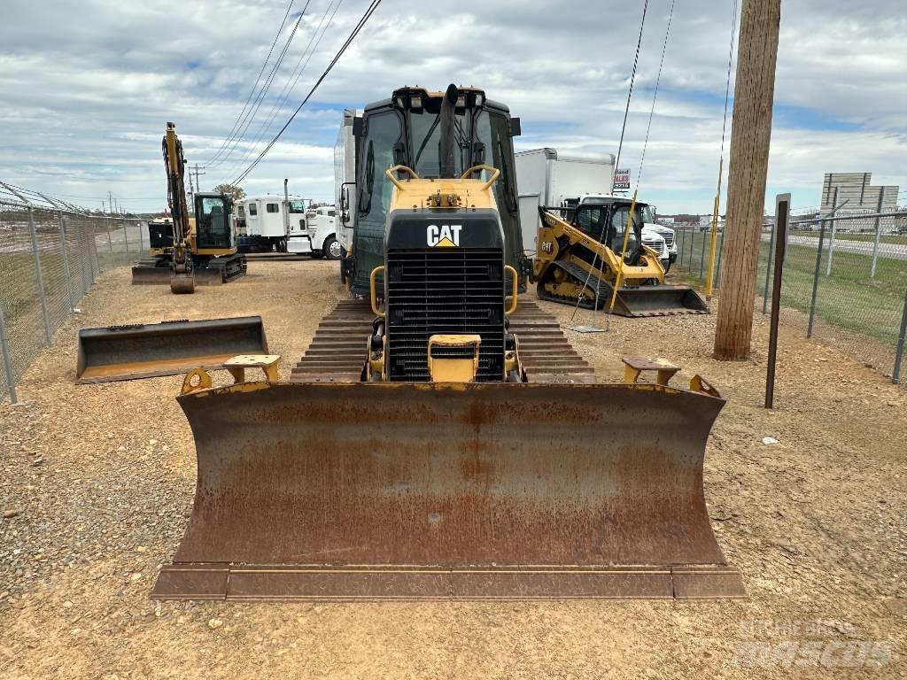 CAT D 4 K 2 XL بلدوزرات مجنزرة
