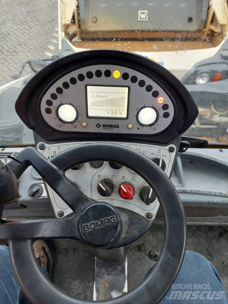 Bomag BW 161 AD-5 مداحل ثنائية الاسطوانة