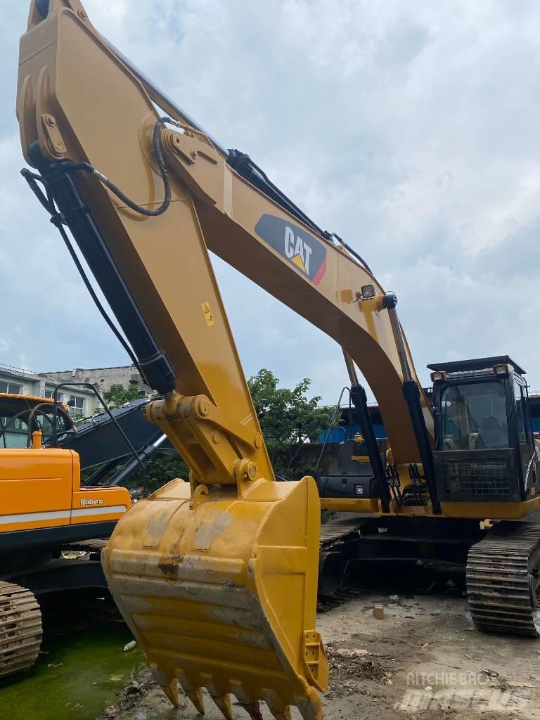 CAT 330 D حفارات زحافة