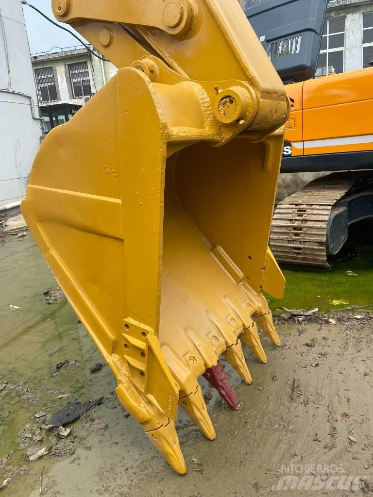CAT 330 D حفارات زحافة
