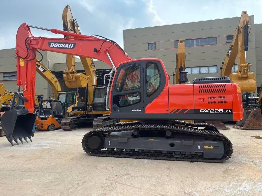 Doosan DX 225 حفارات زحافة