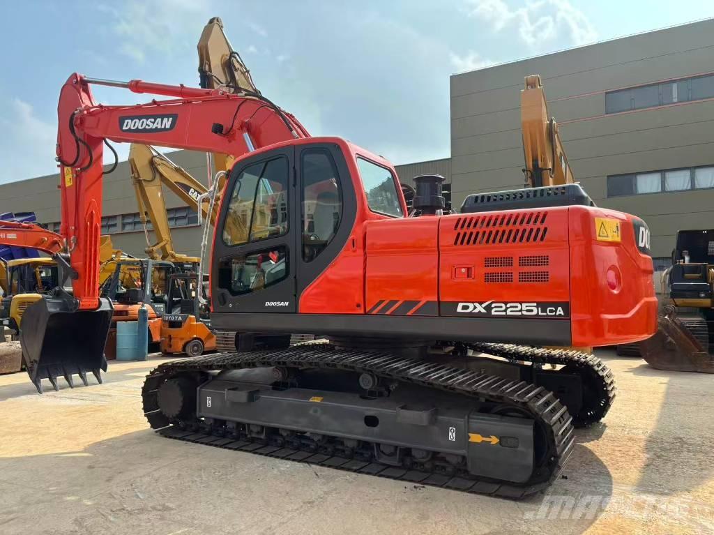 Doosan DX 225 حفارات زحافة